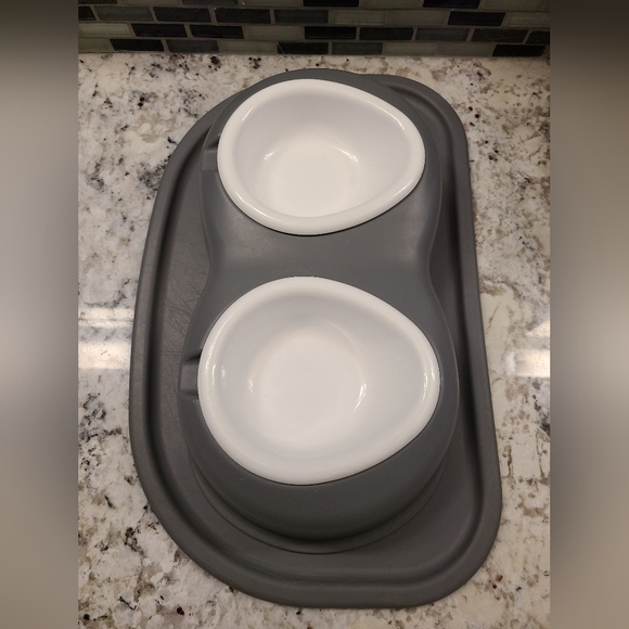 WeatherTech Elevated Pet Feeding System - Picture 3 of 8